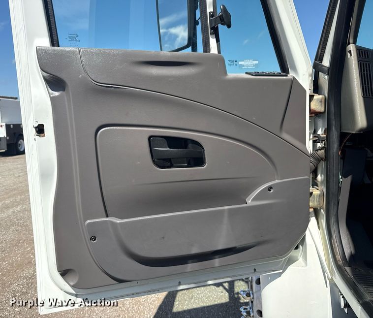 image for item EG5960 2008 International 4300 Ext. Cab flatbed truck