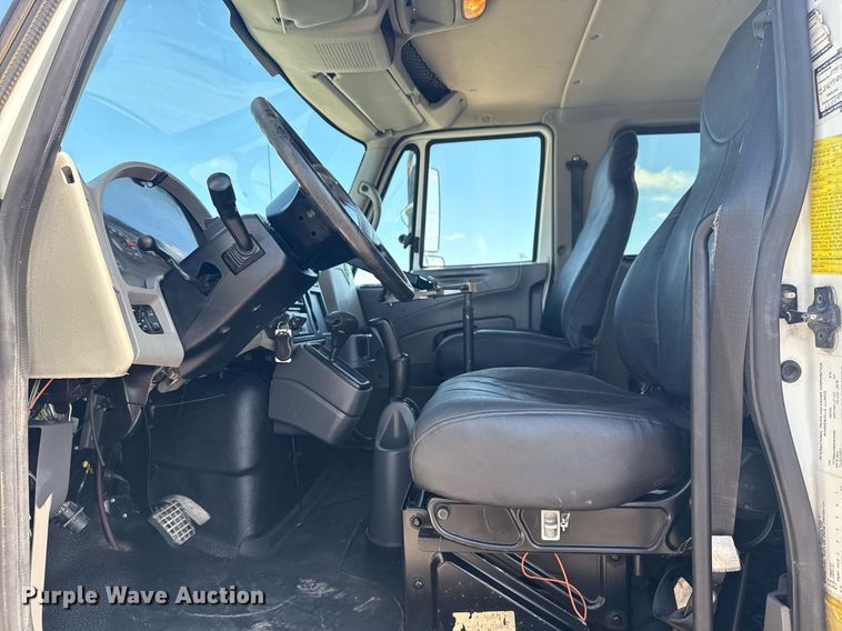 image for item EG5960 2008 International 4300 Ext. Cab flatbed truck