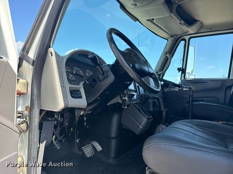 image for item EG5960 2008 International 4300 Ext. Cab flatbed truck