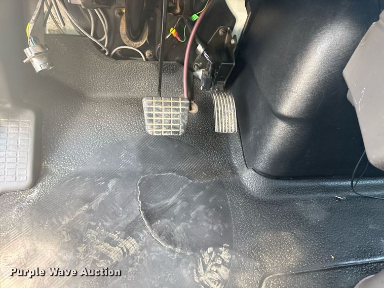 image for item EG5960 2008 International 4300 Ext. Cab flatbed truck