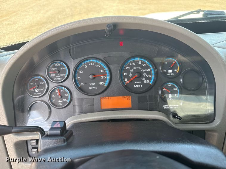 image for item EG5960 2008 International 4300 Ext. Cab flatbed truck