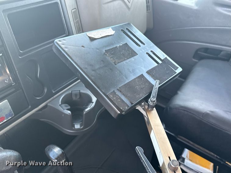 image for item EG5960 2008 International 4300 Ext. Cab flatbed truck