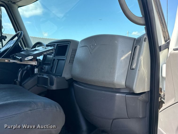 image for item EG5960 2008 International 4300 Ext. Cab flatbed truck