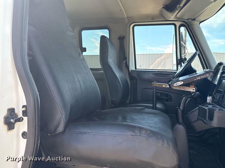 image for item EG5960 2008 International 4300 Ext. Cab flatbed truck