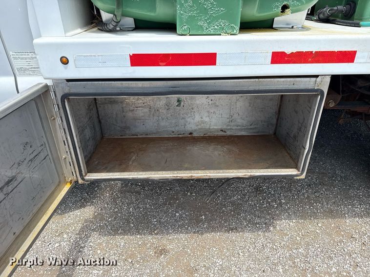 image for item EG5963 2012 Ford F450 Super Duty flatbed truck