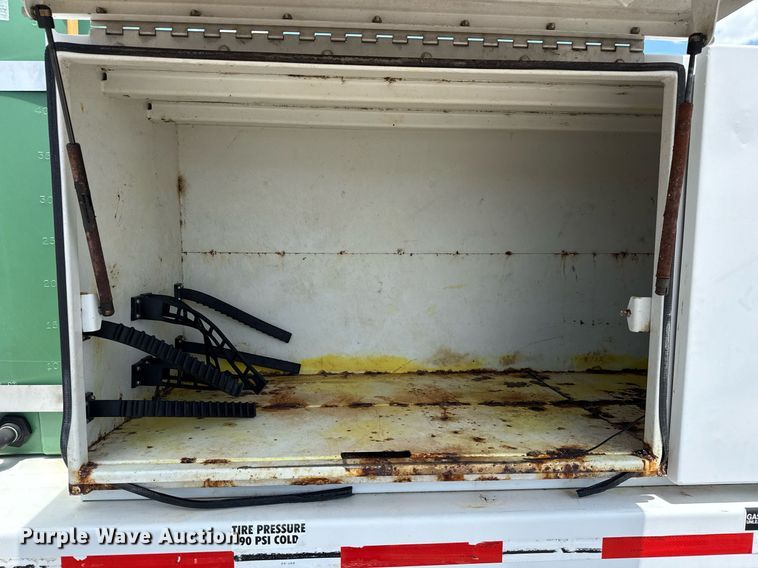 image for item EG5963 2012 Ford F450 Super Duty flatbed truck