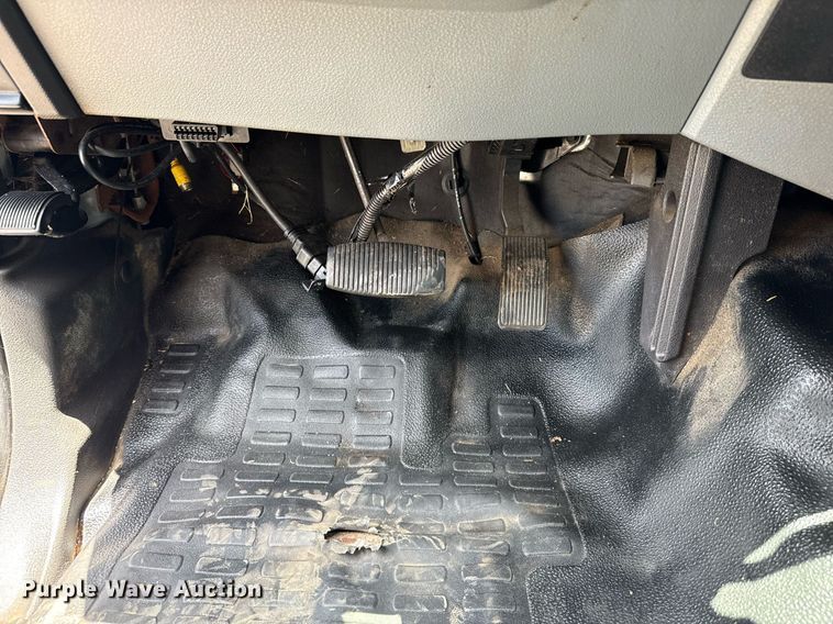 image for item EG5963 2012 Ford F450 Super Duty flatbed truck