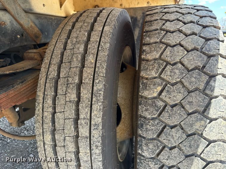 image for item EG5963 2012 Ford F450 Super Duty flatbed truck