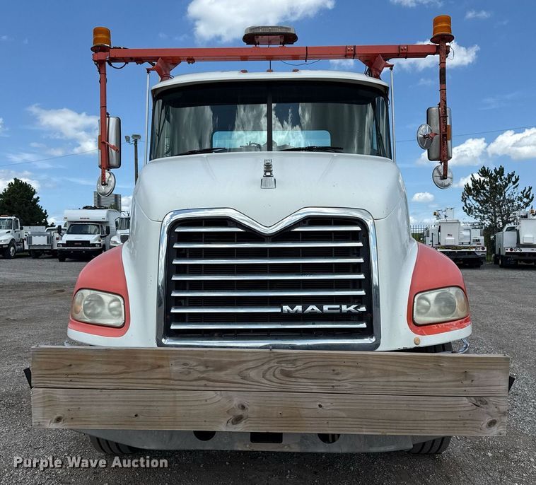 image for item EG5966 2012 Mack CXU613 toter truck