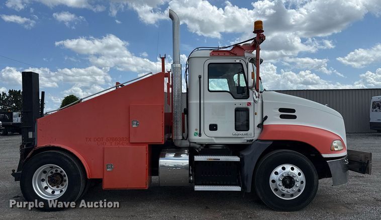 image for item EG5966 2012 Mack CXU613 toter truck