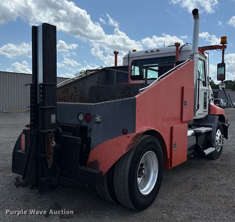 image for item EG5966 2012 Mack CXU613 toter truck