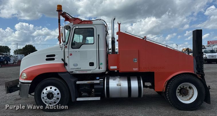 image for item EG5966 2012 Mack CXU613 toter truck