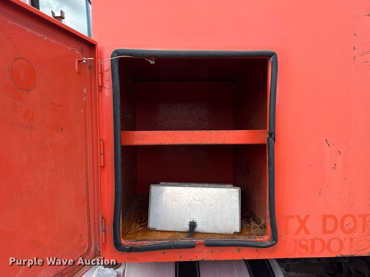 image for item EG5966 2012 Mack CXU613 toter truck