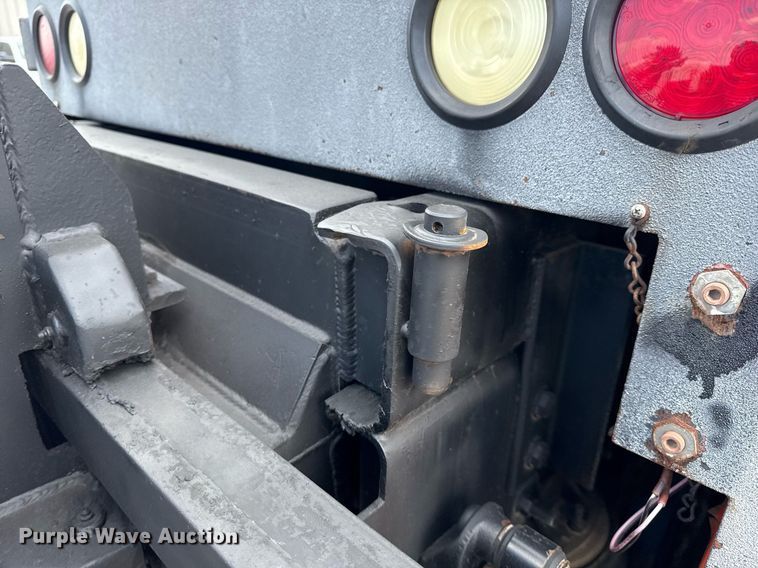 image for item EG5966 2012 Mack CXU613 toter truck