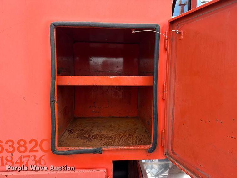 image for item EG5966 2012 Mack CXU613 toter truck