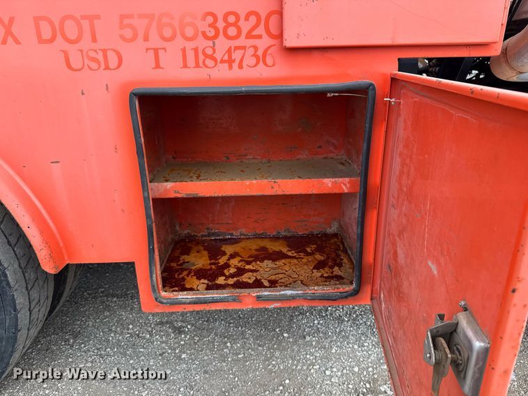 image for item EG5966 2012 Mack CXU613 toter truck