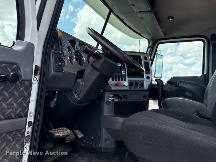 image for item EG5966 2012 Mack CXU613 toter truck