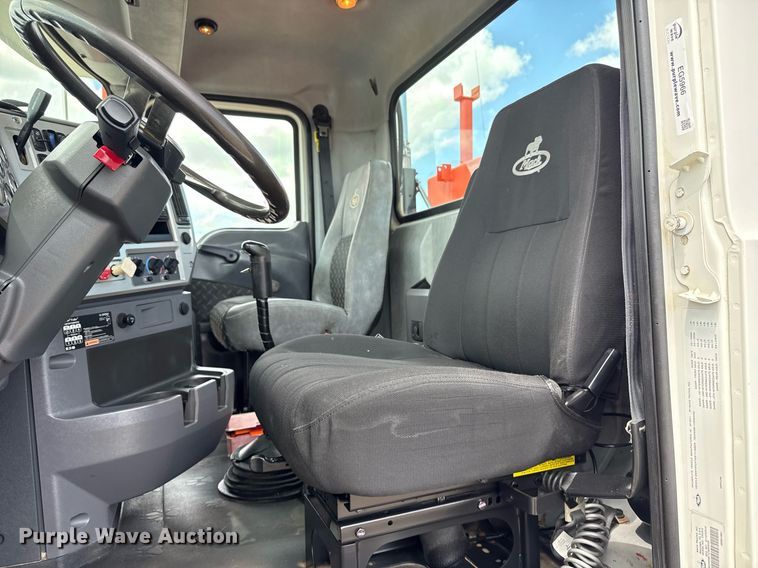 image for item EG5966 2012 Mack CXU613 toter truck