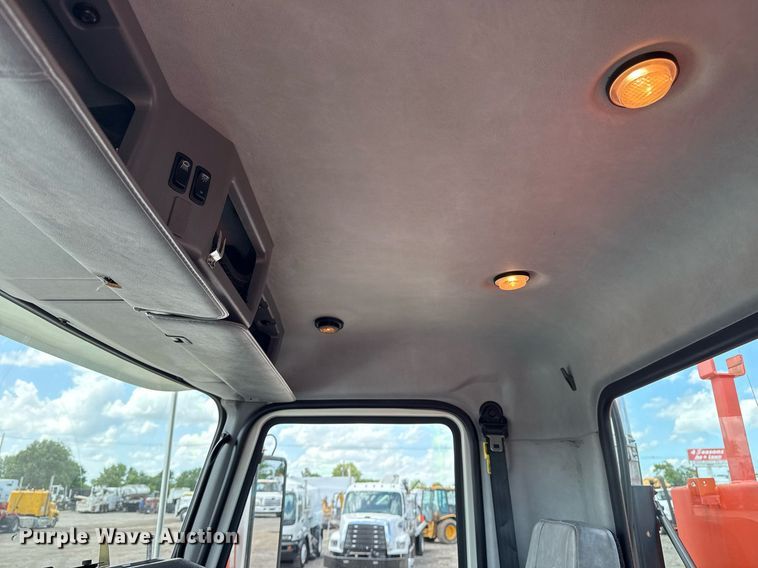 image for item EG5966 2012 Mack CXU613 toter truck