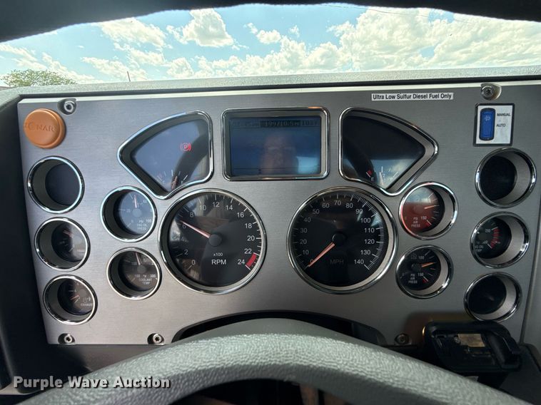 image for item EG5966 2012 Mack CXU613 toter truck