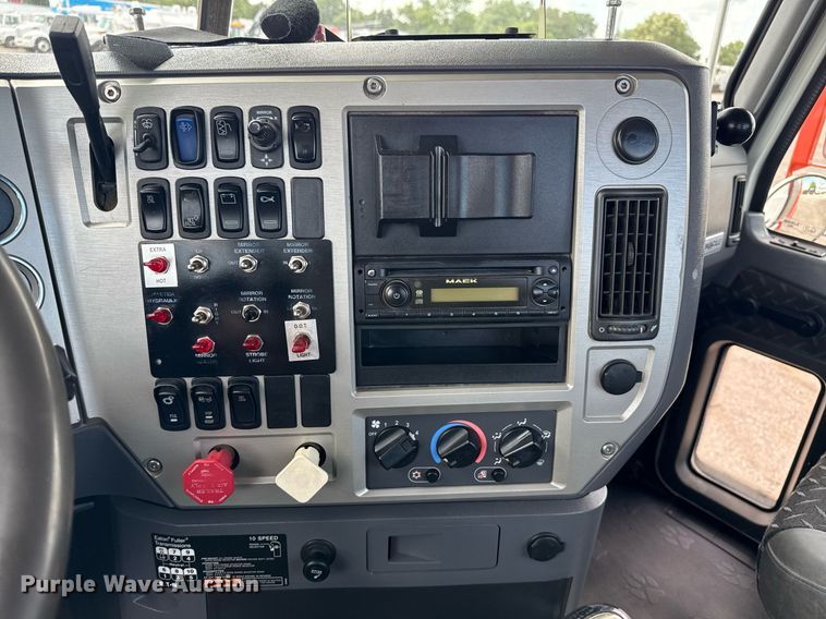 image for item EG5966 2012 Mack CXU613 toter truck