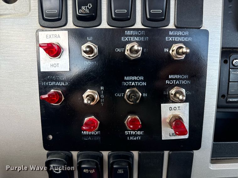 image for item EG5966 2012 Mack CXU613 toter truck