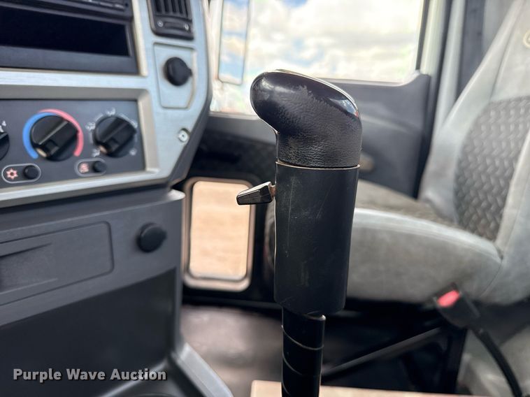 image for item EG5966 2012 Mack CXU613 toter truck