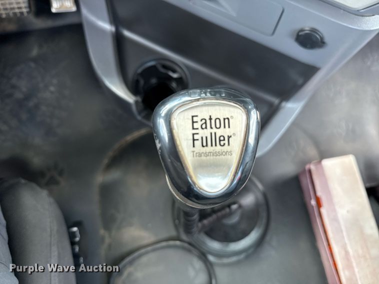 image for item EG5966 2012 Mack CXU613 toter truck