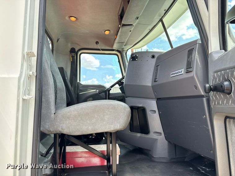 image for item EG5966 2012 Mack CXU613 toter truck