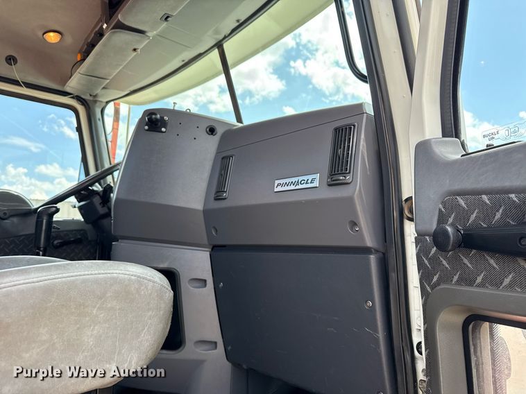 image for item EG5966 2012 Mack CXU613 toter truck