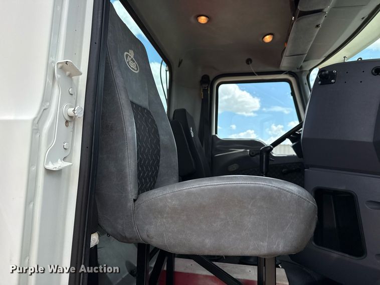 image for item EG5966 2012 Mack CXU613 toter truck