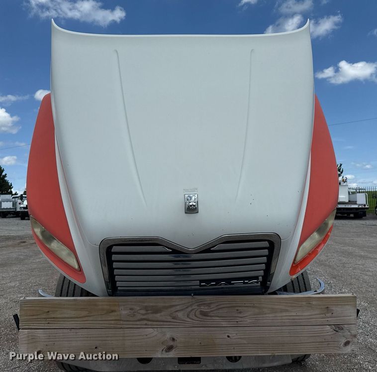 image for item EG5966 2012 Mack CXU613 toter truck