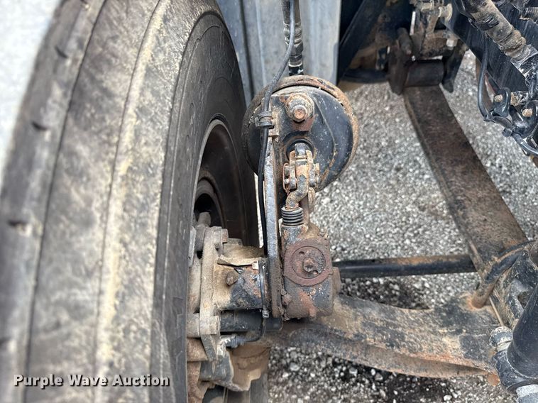 image for item EG5966 2012 Mack CXU613 toter truck