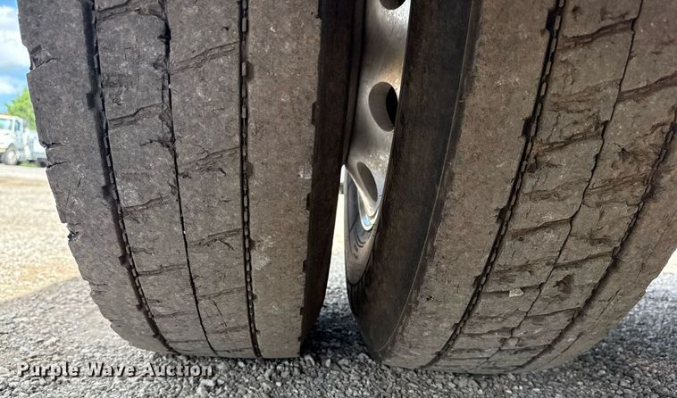 image for item EG5966 2012 Mack CXU613 toter truck