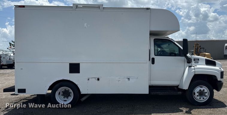 image for item EG5975 2005 GMC C4500 utility / service truck