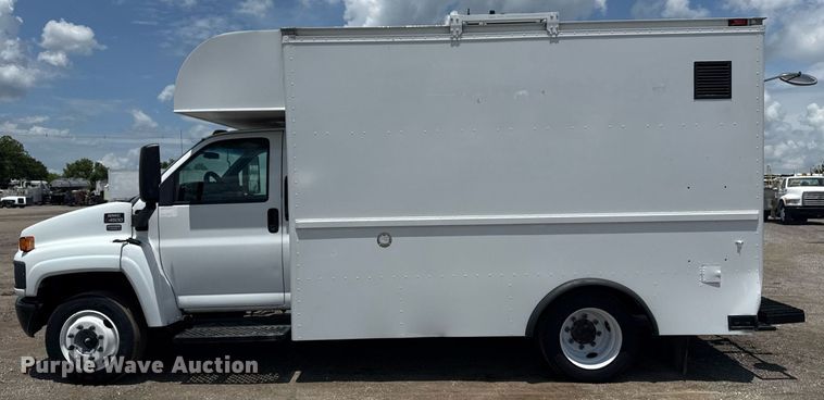 image for item EG5975 2005 GMC C4500 utility / service truck
