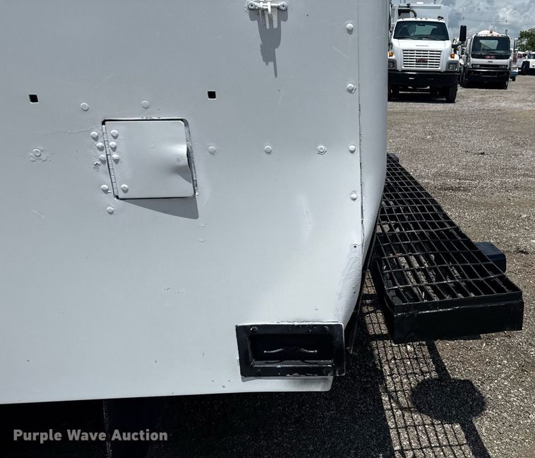 image for item EG5975 2005 GMC C4500 utility / service truck