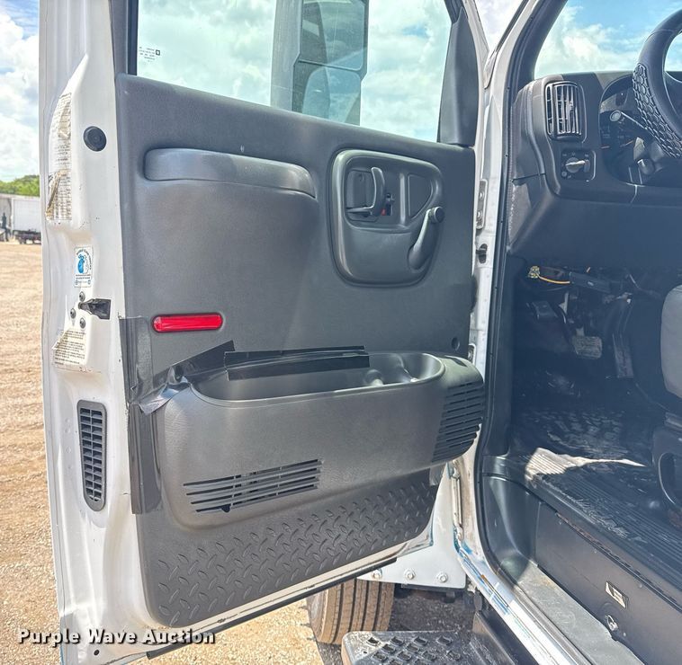 image for item EG5975 2005 GMC C4500 utility / service truck