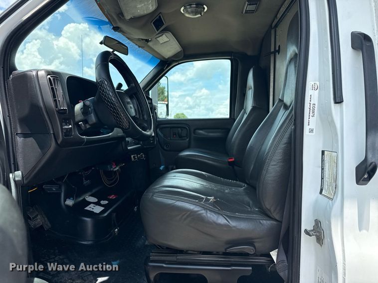 image for item EG5975 2005 GMC C4500 utility / service truck