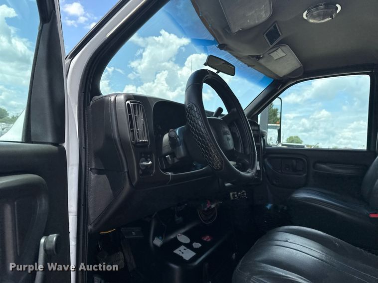 image for item EG5975 2005 GMC C4500 utility / service truck
