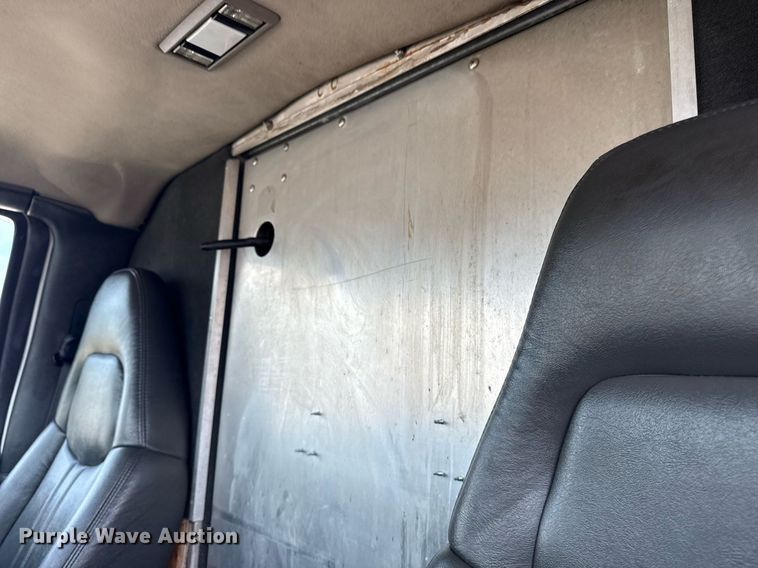 image for item EG5975 2005 GMC C4500 utility / service truck