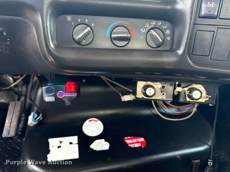 image for item EG5975 2005 GMC C4500 utility / service truck