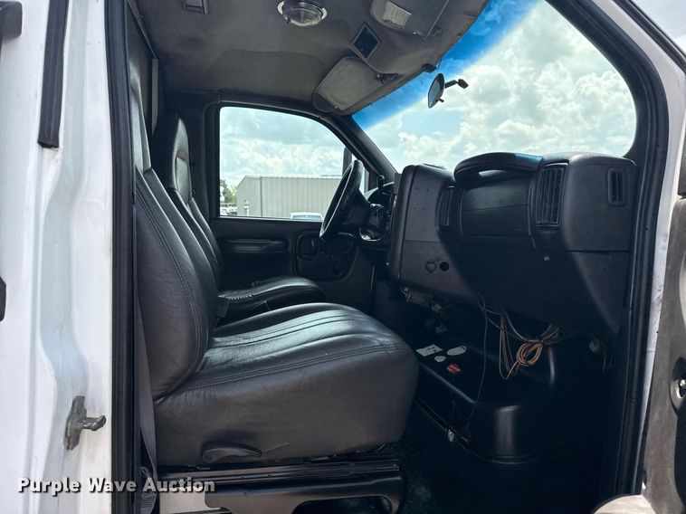 image for item EG5975 2005 GMC C4500 utility / service truck