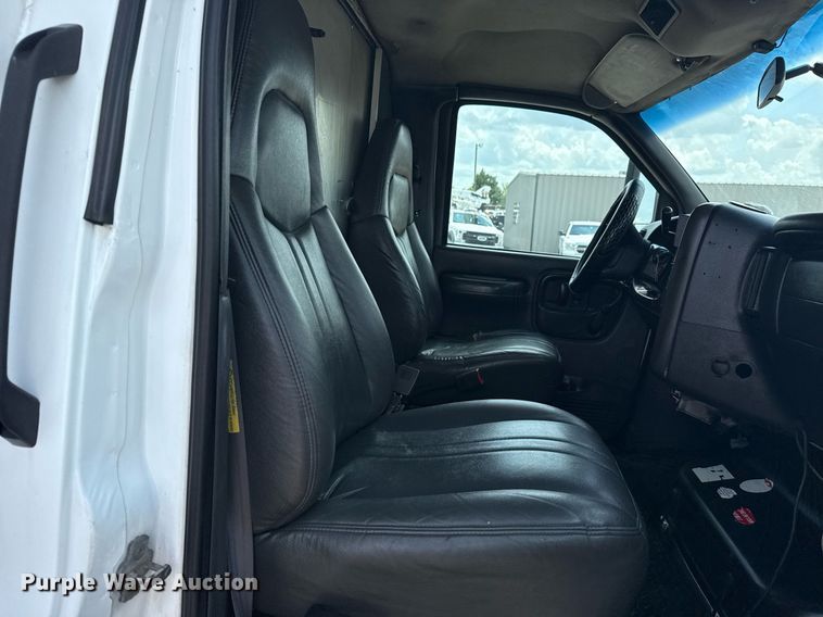 image for item EG5975 2005 GMC C4500 utility / service truck