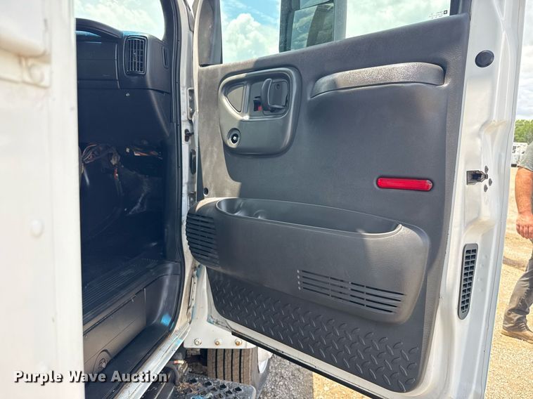 image for item EG5975 2005 GMC C4500 utility / service truck