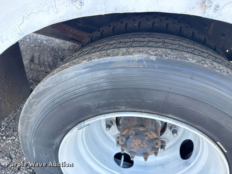 image for item EG5975 2005 GMC C4500 utility / service truck