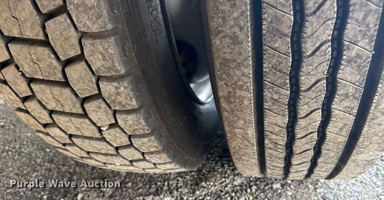 image for item EG5975 2005 GMC C4500 utility / service truck