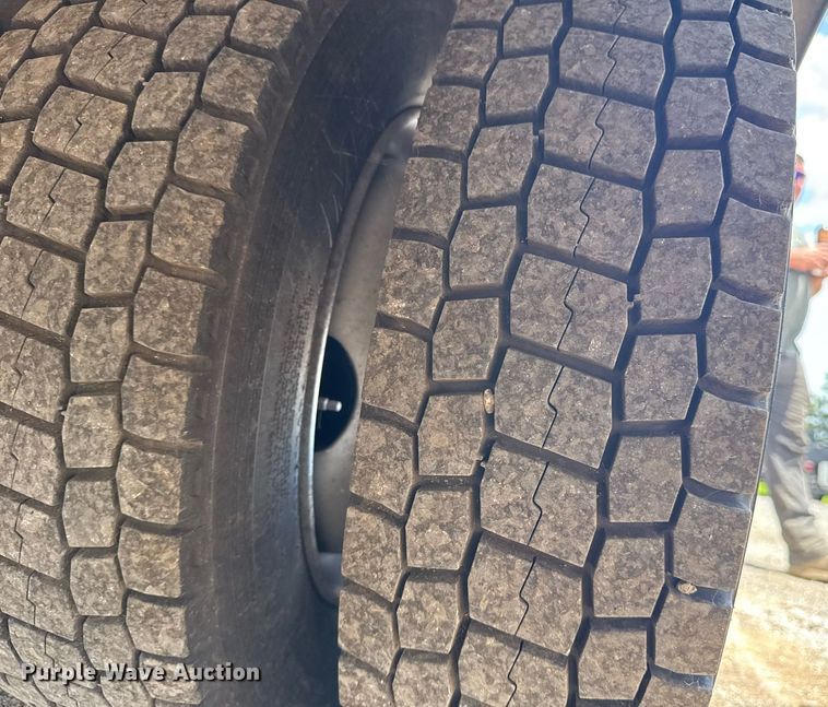 image for item EG5975 2005 GMC C4500 utility / service truck