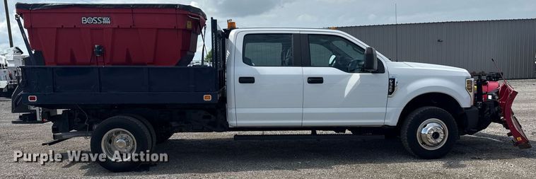 image for item EG5982 2019 Ford F350 Super Duty Crew Cab flatbed pickup truck