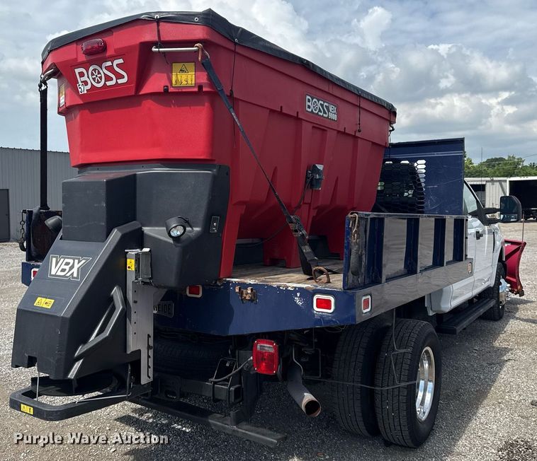 image for item EG5982 2019 Ford F350 Super Duty Crew Cab flatbed pickup truck